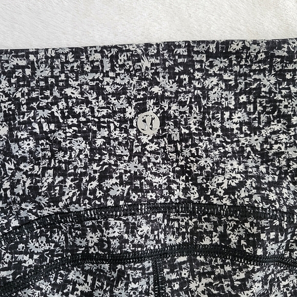 Lululemon Sole Training 7/8 Tight Sheer Mesh Panel Daisy Dust Alpine Black‎ - Picture 13 of 15